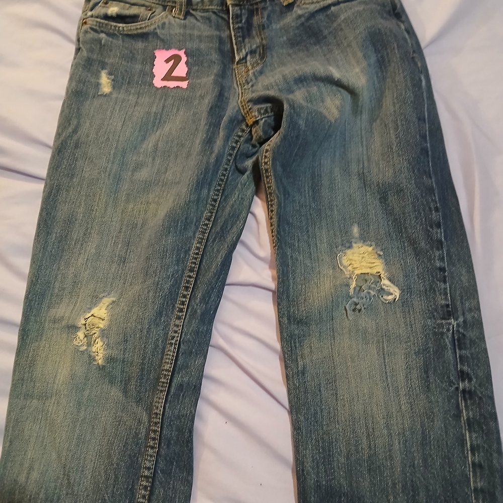 Distressed Blue Denim Jeans – Relaxed Fit, Frayed Knees